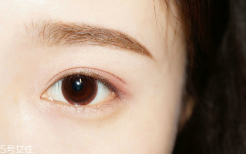 如何簡單化淡妝 最簡單的上班族淡妝畫法 如何簡單化淡妝 最簡單的上班族淡妝畫法