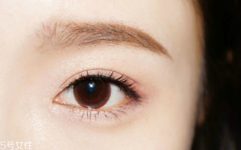 如何簡單化淡妝 最簡單的上班族淡妝畫法 如何簡單化淡妝 最簡單的上班族淡妝畫法