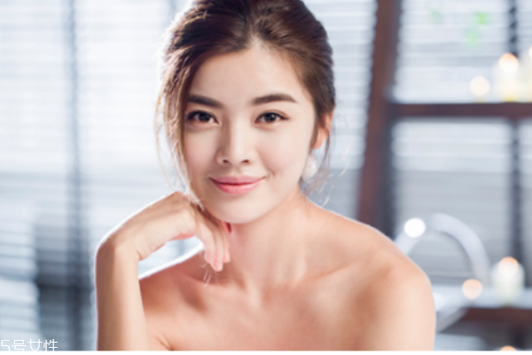 護(hù)發(fā)精油有用嗎 護(hù)發(fā)精油的正確用法 護(hù)發(fā)精油有用嗎 護(hù)發(fā)精油的正確用法