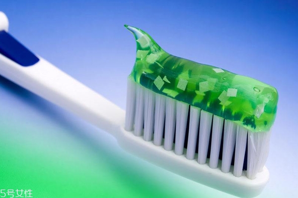 低氟牙膏有什么好處 幫助孩子防止蛀牙 低氟牙膏有什么好處 幫助孩子防止蛀牙
