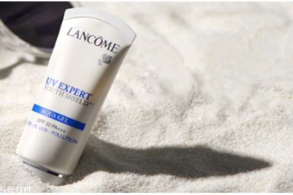 蘭蔻防曬霜藍(lán)色的好嗎 蘭蔻防曬霜紅色與藍(lán)色的區(qū)別 蘭蔻防曬霜藍(lán)色的好嗎 蘭蔻防曬霜紅色與藍(lán)色的區(qū)別