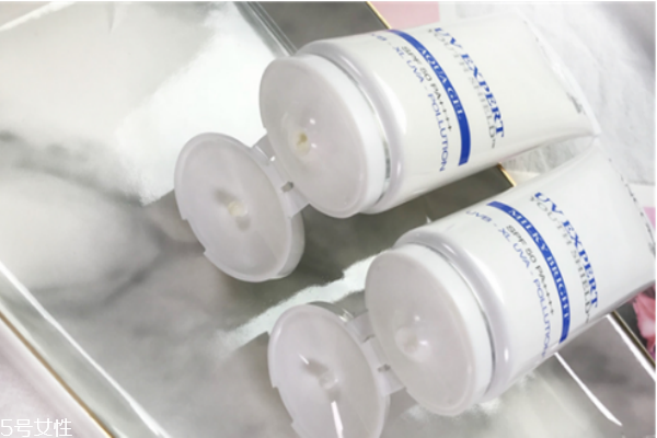 蘭蔻防曬霜藍(lán)色的好嗎 蘭蔻防曬霜紅色與藍(lán)色的區(qū)別 蘭蔻防曬霜藍(lán)色的好嗎 蘭蔻防曬霜紅色與藍(lán)色的區(qū)別