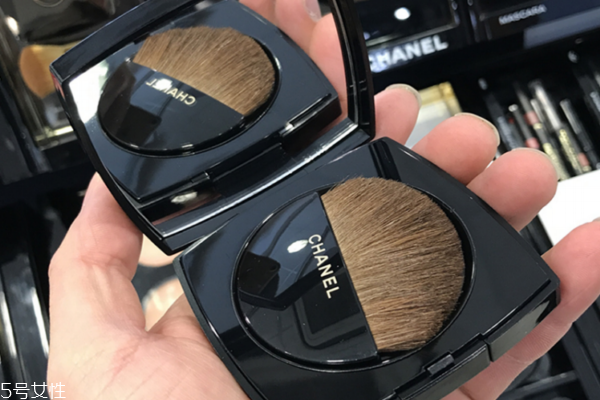 香奈兒蜜粉餅怎么用 香奈兒米色時(shí)尚蜜粉餅 香奈兒蜜粉餅怎么用 香奈兒米色時(shí)尚蜜粉餅