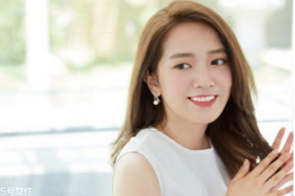 頭發(fā)擦哪種精油好嗎 精油的護(hù)發(fā)配方 頭發(fā)擦哪種精油好嗎 精油的護(hù)發(fā)配方