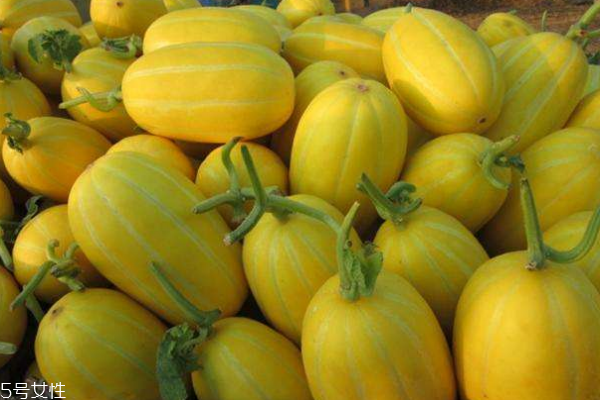 香瓜切開(kāi)后能放多久 最好當(dāng)天吃完 香瓜切開(kāi)后能放多久 最好當(dāng)天吃完