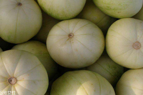 香瓜切開(kāi)后能放多久 最好當(dāng)天吃完 香瓜切開(kāi)后能放多久 最好當(dāng)天吃完