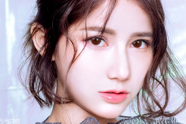 日拋隱形眼鏡適合新手嗎 不建議新手使用 日拋隱形眼鏡適合新手嗎 不建議新手使用