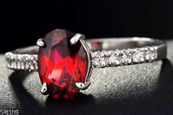 石榴石戒指為什么不亮 和這些因素有關(guān) 石榴石戒指為什么不亮 和這些因素有關(guān)