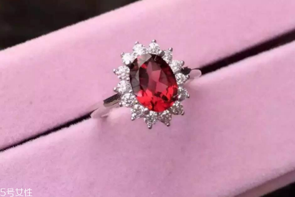 石榴石戒指為什么不亮 和這些因素有關(guān) 石榴石戒指為什么不亮 和這些因素有關(guān)