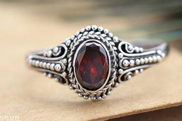 石榴石戒指為什么不亮 和這些因素有關(guān) 石榴石戒指為什么不亮 和這些因素有關(guān)