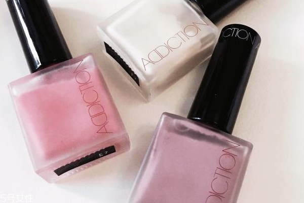 液體腮紅用在哪一步 散粉前用會更加持久 液體腮紅用在哪一步 散粉前用會更加持久