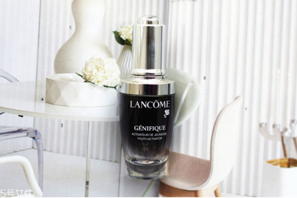 蘭蔻小黑瓶和雅詩蘭黛小棕瓶哪個好 各自有各自的好處 蘭蔻小黑瓶和雅詩蘭黛小棕瓶哪個好 各自有各自的好處