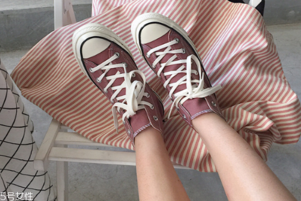 日版匡威有什么區(qū)別 貴是有原因的 日版匡威有什么區(qū)別 貴是有原因的