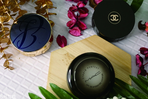 大牌氣墊哪個(gè)好用 香奈兒mac雅詩蘭黛最新氣墊評(píng)比 大牌氣墊哪個(gè)好用 香奈兒mac雅詩蘭黛最新氣墊評(píng)比