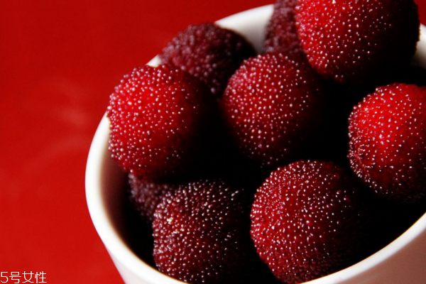 楊梅泡酒能放多長時(shí)間 喝它一定要看