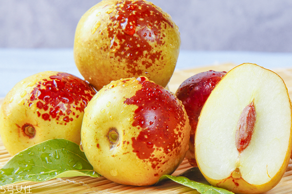 冬棗可以和蝦一起吃嗎 這個搭配沒毛病 冬棗可以和蝦一起吃嗎 這個搭配沒毛病