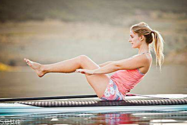 反向卷腹和舉腿哪個好 鍛煉效果不同 反向卷腹和舉腿哪個好 鍛煉效果不同