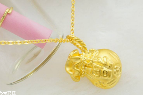 黃金福袋吊墜的寓意 帶來(lái)好兆頭