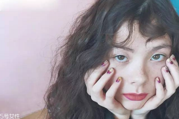 什么是嬉皮士卷發(fā) 嬉皮士卷發(fā)型圖片 什么是嬉皮士卷發(fā) 嬉皮士卷發(fā)型圖片