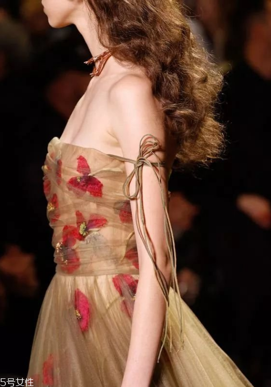 什么是嬉皮士卷發(fā) 嬉皮士卷發(fā)型圖片 什么是嬉皮士卷發(fā) 嬉皮士卷發(fā)型圖片