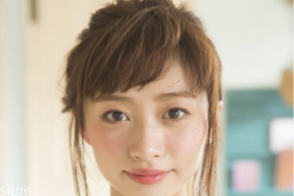 夏天頭發(fā)怎么盤(pán)好看 日系空氣感束發(fā)教程 夏天頭發(fā)怎么盤(pán)好看 日系空氣感束發(fā)教程