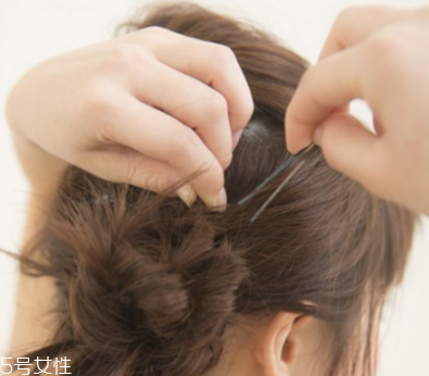 夏天頭發(fā)怎么盤(pán)好看 日系空氣感束發(fā)教程 夏天頭發(fā)怎么盤(pán)好看 日系空氣感束發(fā)教程