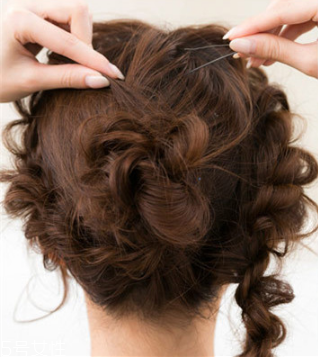 夏天頭發(fā)怎么盤(pán)好看 日系空氣感束發(fā)教程 夏天頭發(fā)怎么盤(pán)好看 日系空氣感束發(fā)教程