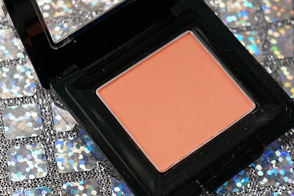 杏色腮紅適合什么膚色 能給黃皮能提亮膚色 杏色腮紅適合什么膚色 能給黃皮能提亮膚色