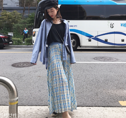 秋季百褶裙怎么搭配 各種風(fēng)格輕松駕馭 秋季百褶裙怎么搭配 各種風(fēng)格輕松駕馭