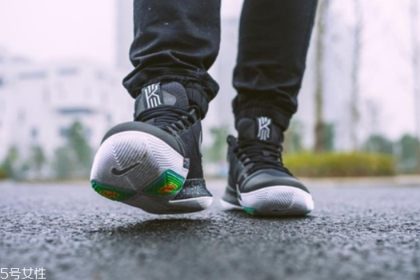 控球后衛(wèi)適合穿什么籃球鞋 輕便很重要 控球后衛(wèi)適合穿什么籃球鞋 輕便很重要