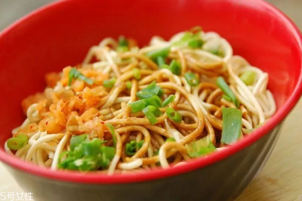 熱干面為什么吃不膩 因為很好吃 熱干面為什么吃不膩 因為很好吃