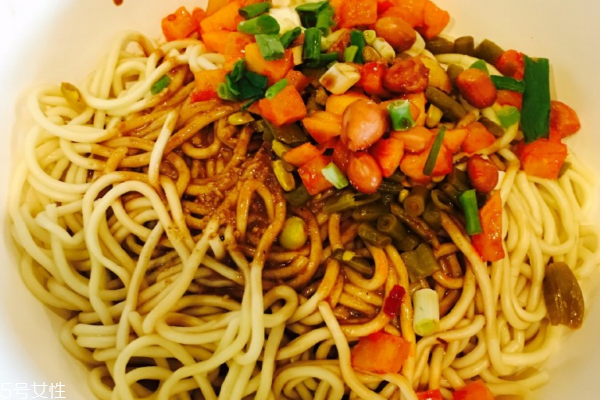 熱干面為什么吃不膩 因為很好吃 熱干面為什么吃不膩 因為很好吃