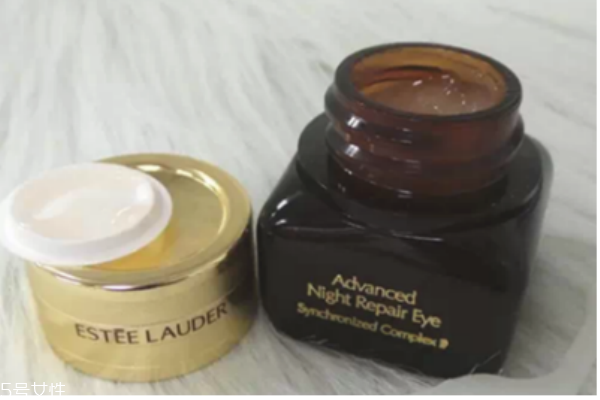 雅詩蘭黛小棕瓶眼霜和蘭蔻小黑瓶眼霜哪個(gè)好 告別熊貓眼 雅詩蘭黛小棕瓶眼霜和蘭蔻小黑瓶眼霜哪個(gè)好 告別熊貓眼