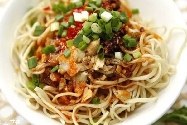 涼面可以炒著吃嗎 這個是可以的 涼面可以炒著吃嗎 這個是可以的