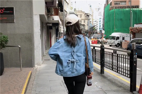 牛仔外套發(fā)黃干洗店可以洗嗎 牛仔衣變黃可以恢復嗎