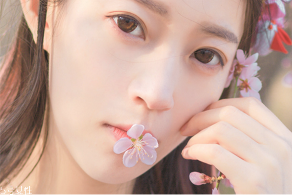 中午睡覺起來怎么補(bǔ)妝 快速補(bǔ)妝技巧 中午睡覺起來怎么補(bǔ)妝 快速補(bǔ)妝技巧