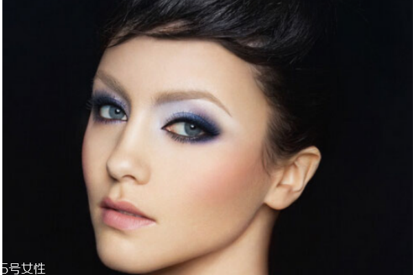 夏天化妝怎樣不脫妝 教你時刻擁有精致妝容 夏天化妝怎樣不脫妝 教你時刻擁有精致妝容