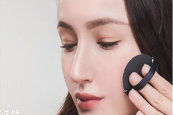 油性皮膚吃?shī)y怎么辦 萬萬沒想到可以這樣做