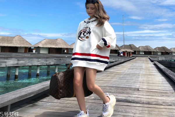 情侶衛(wèi)衣圖片大全 最流行的秀恩愛(ài)方法 情侶衛(wèi)衣圖片大全 最流行的秀恩愛(ài)方法