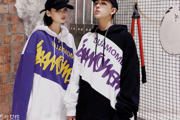 情侶衛(wèi)衣圖片大全 最流行的秀恩愛(ài)方法 情侶衛(wèi)衣圖片大全 最流行的秀恩愛(ài)方法