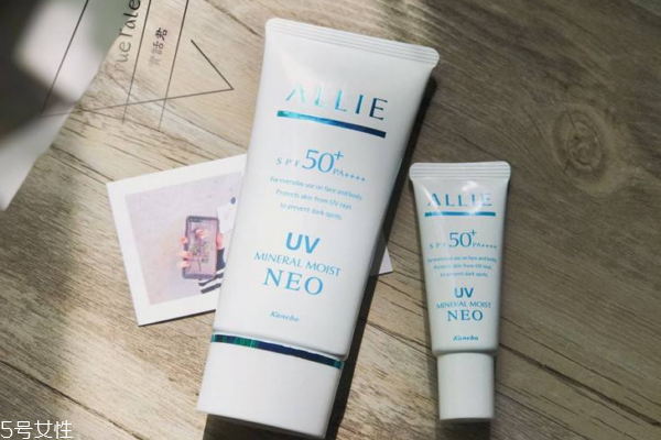 嘉娜寶防曬霜傷皮膚嗎 利大于弊 嘉娜寶防曬霜傷皮膚嗎 利大于弊