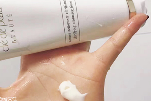 混油皮適合什么護(hù)膚品 護(hù)膚注意4點(diǎn)才不油膩 混油皮適合什么護(hù)膚品 護(hù)膚注意4點(diǎn)才不油膩