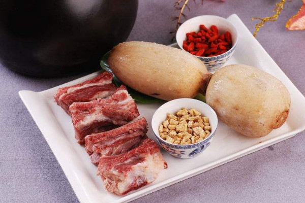 蓮藕怎么知道它粉不粉？別光看外表還得看孔數(shù)