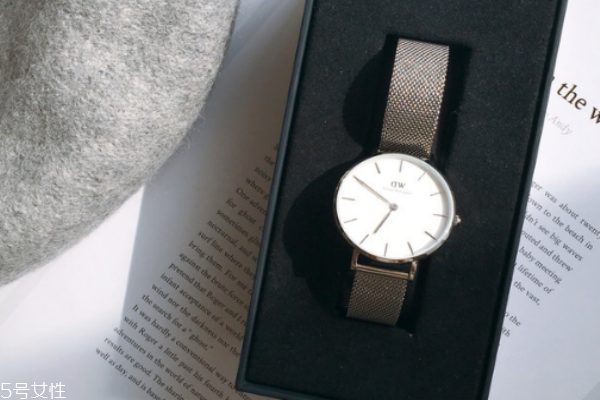 dw手表可以用多久 日常保養(yǎng)要仔細(xì) dw手表可以用多久 日常保養(yǎng)要仔細(xì)