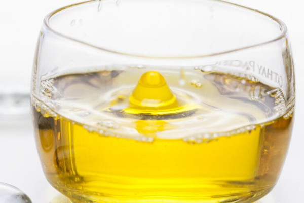 正宗山茶油多少錢一斤？從這4個方面來辨別真假性