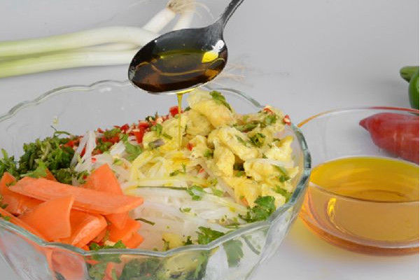 正宗山茶油多少錢一斤？從這4個方面來辨別真假性