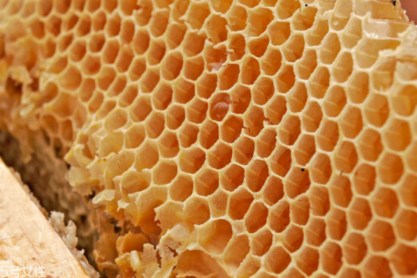 蜂王漿有保質(zhì)期嗎 買蜂王漿必看 蜂王漿有保質(zhì)期嗎 買蜂王漿必看