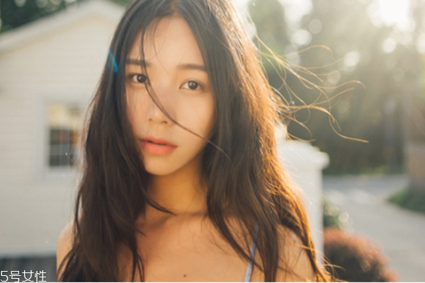 干性皮膚要用定妝粉嗎 干性皮膚定妝技巧 干性皮膚要用定妝粉嗎 干性皮膚定妝技巧