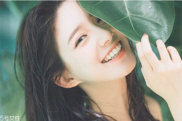 干性皮膚要用定妝粉嗎 干性皮膚定妝技巧 干性皮膚要用定妝粉嗎 干性皮膚定妝技巧