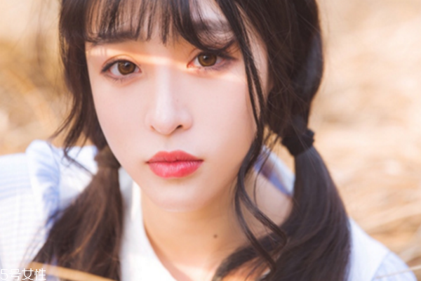 干性皮膚要用定妝粉嗎 干性皮膚定妝技巧 干性皮膚要用定妝粉嗎 干性皮膚定妝技巧